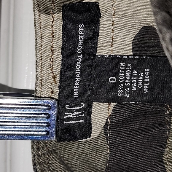 INC. Camo mini skirt Sz 0 - Picture 4 of 4